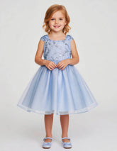 Vestido de Gala Corto en Tul Celeste con Corpiño de Lentejuelas Plateadas