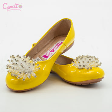 Zapato color amarillo