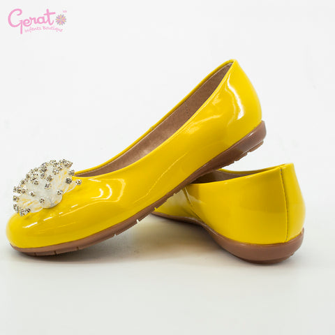 Zapato color amarillo
